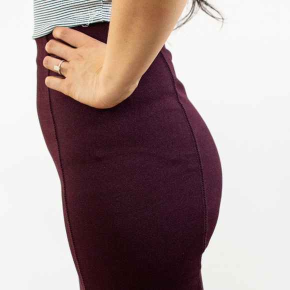 Zara - Plum High Waisted Knee Length Pencil Skirt - Picture 1 of 2